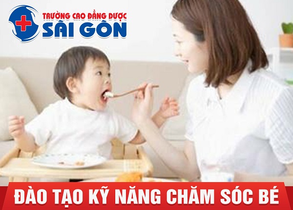 Khi trẻ bị táo bón cần cho trẻ ăn những đồ ăn có tính chất nhuận tràng