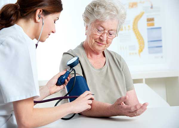 Cao huyết áp ở người già gây ra nhiều biến chứng nguy hiểm