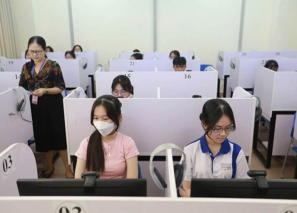 Lộ trình thí điểm thi tốt nghiệp THPT trên máy tính bắt đầu từ năm 2027